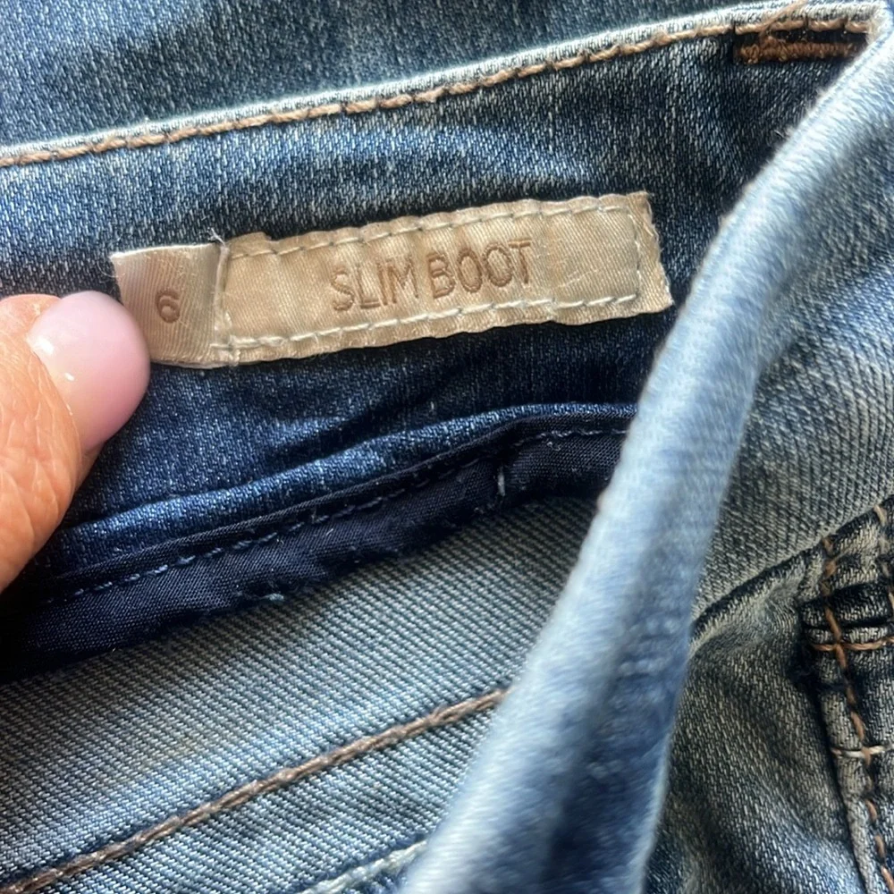 Seven7 Women's Classic Blue slim boot cut jeans size 6